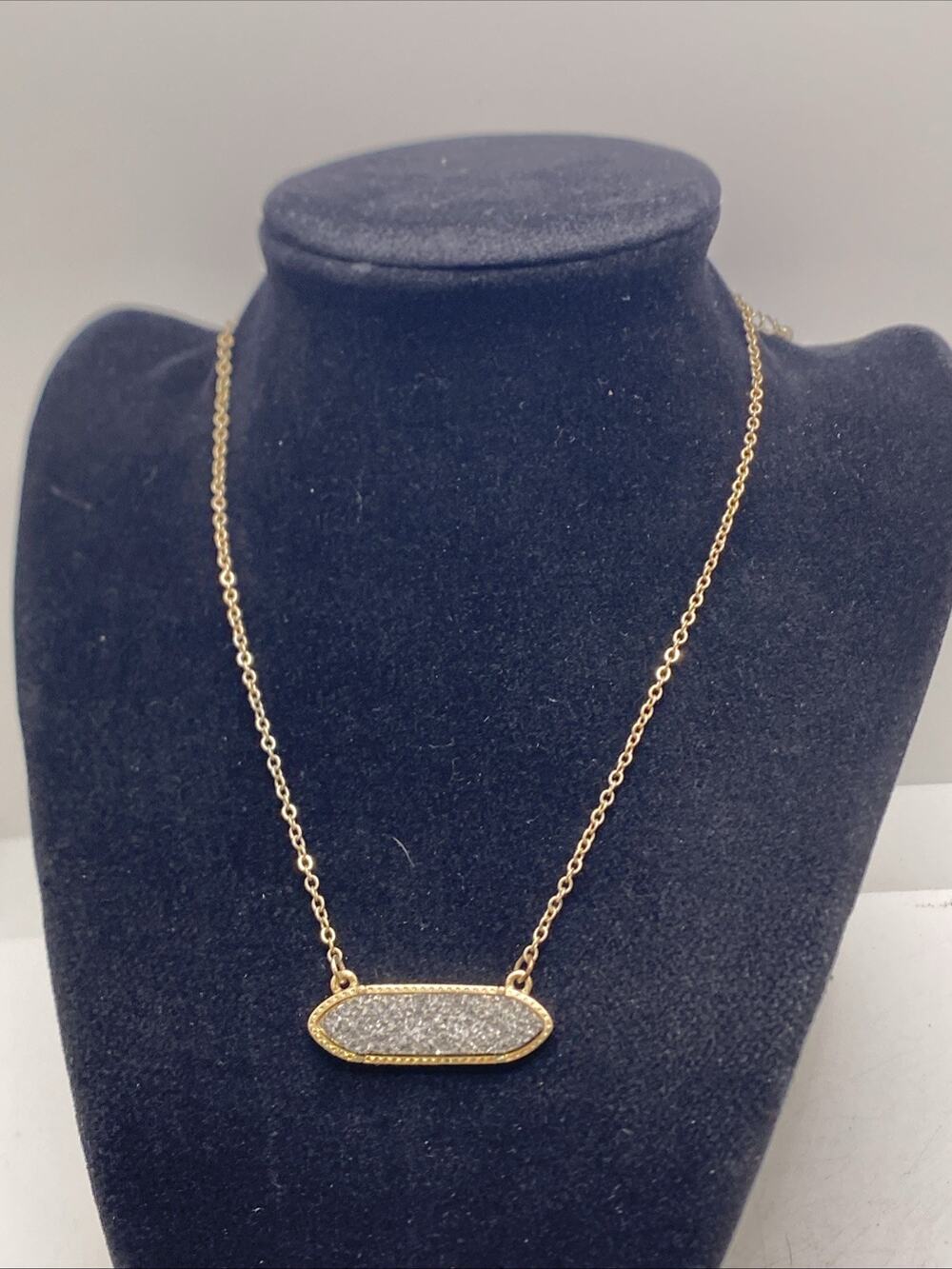 Vintage Womens Gold Tone Necklace
